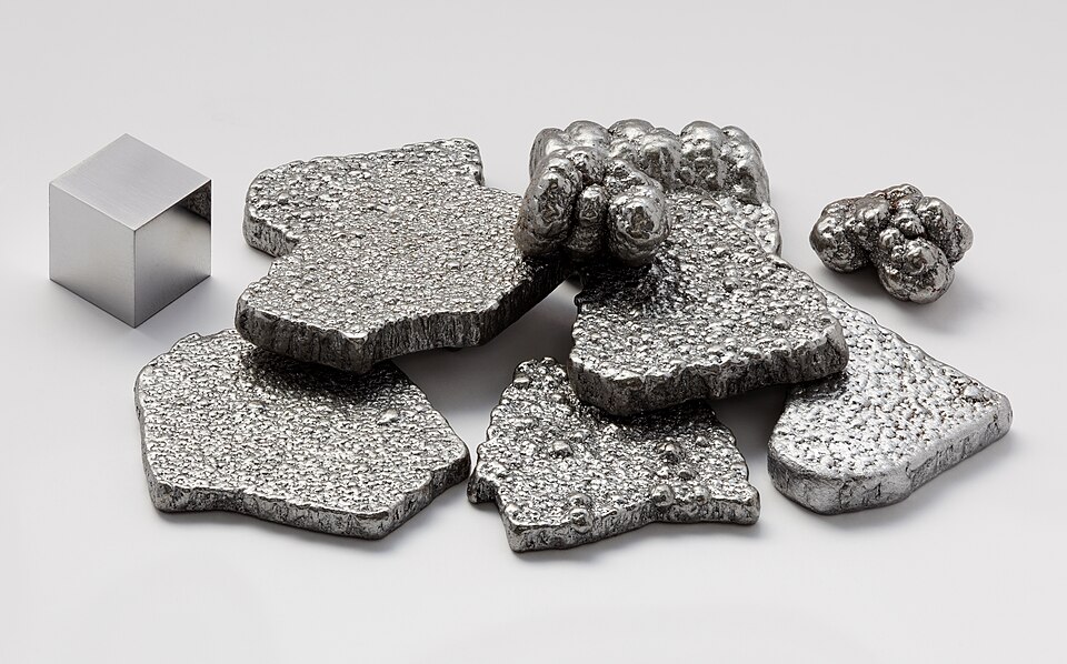 Iron chips and a small iron cube